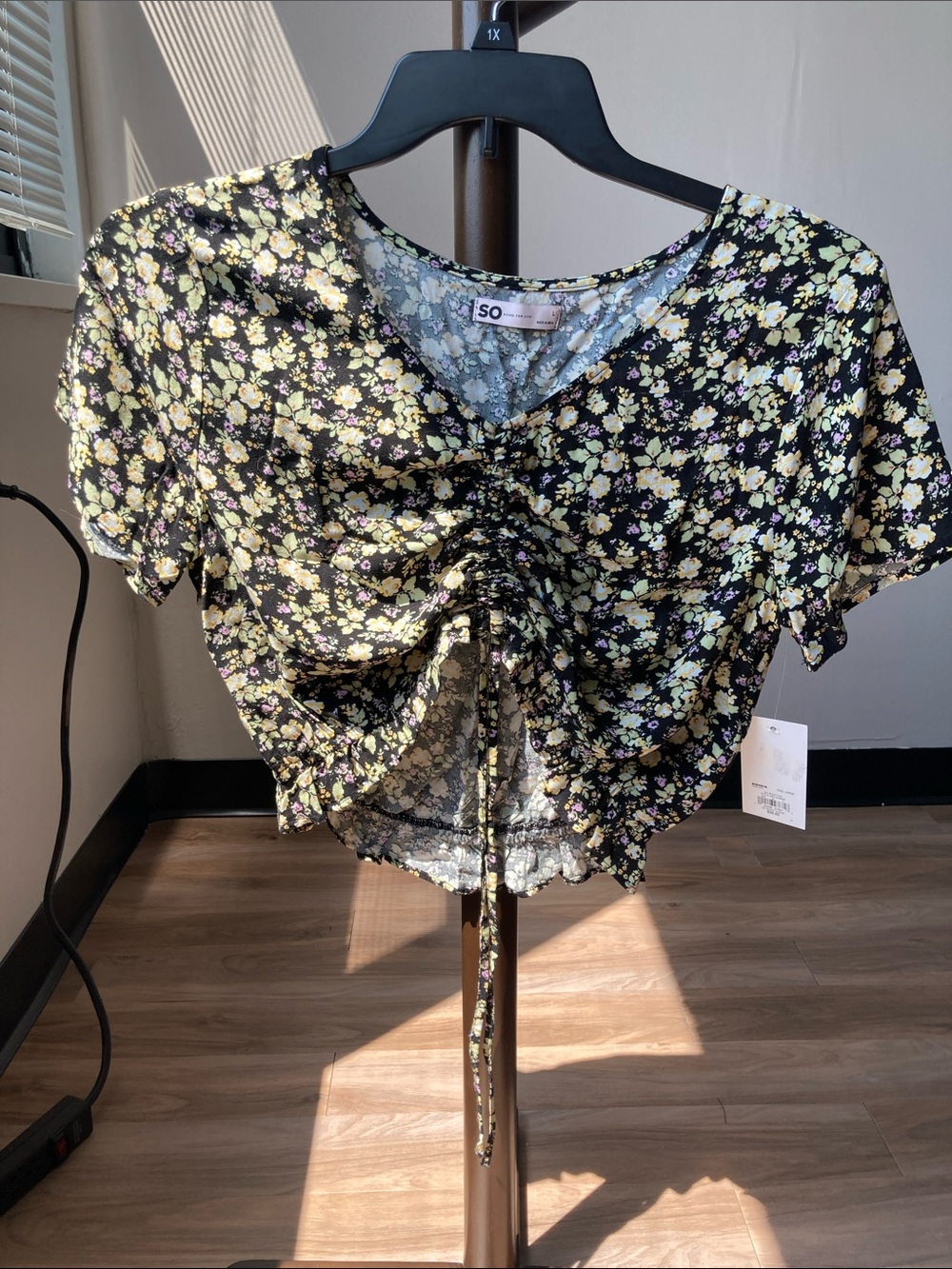 SO top floral print cinch front short sleeve crop top boho casual L jr - Picture 1 of 17